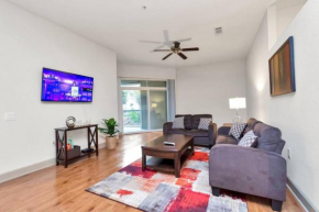 Cozy & Spacious Suite w/ King Bed walking distance NRG for Rodeo and 1 mile to Med Center